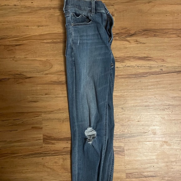 Express Cropped Straight High Rise Women’s Distressed Jeans - Picture 6 of 10